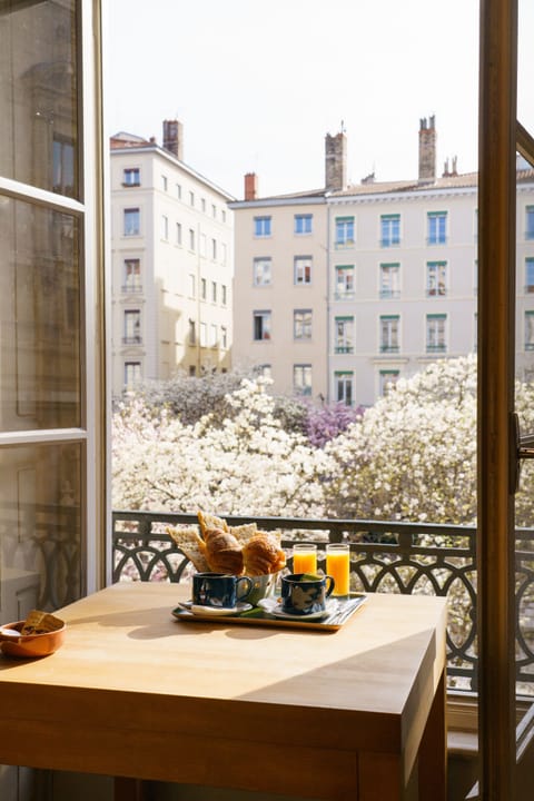 Daily continental breakfast for a fee