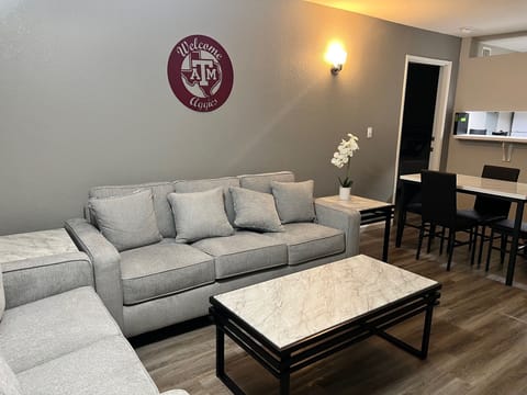 Living Room, Kitchen Table