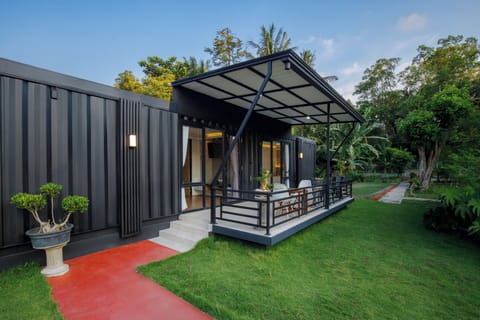 Deluxe Double Room, Garden View | Terrace/patio