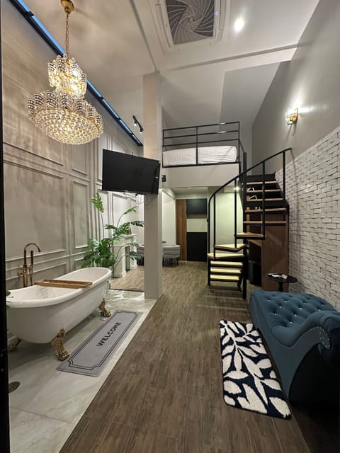 British Luxury Double Room | In-room safe, blackout drapes, iron/ironing board, free WiFi