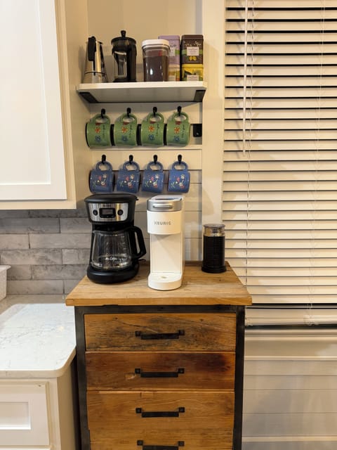 Coffee station-keurig-drip coffee-electric kettle-expresso maker-french press
