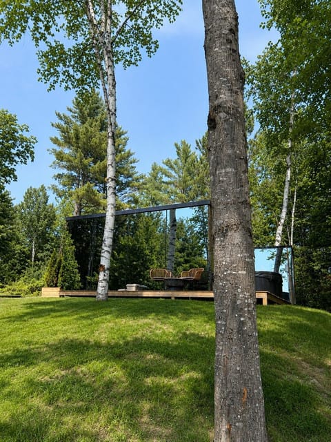 An ÖÖD stay nothing short of magical. Pond views, private hot-tub + glass sauna. Two kayaks of your own to explore Faraway Pond