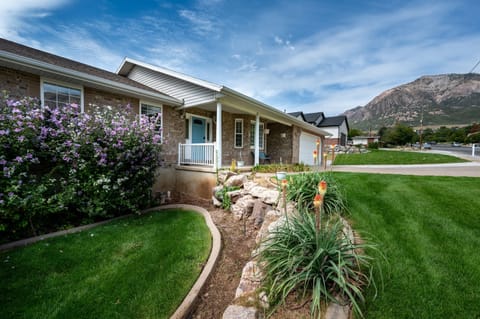 Welcome to Grand Ogden Lodge — a spacious retreat perfectly situated near Snowbasin and Powder Mountain resorts.