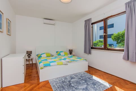 Comfort House, Sea View | Iron/ironing board, free cribs/infant beds, free WiFi, bed sheets