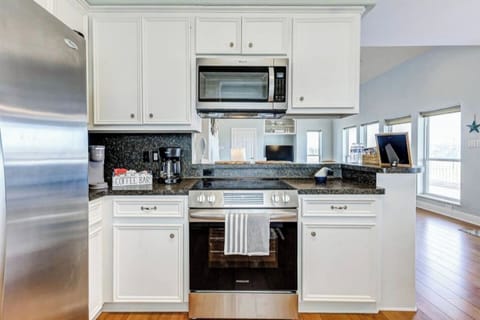 New stainless-steel appliances in the amazing Chef's kitchen!