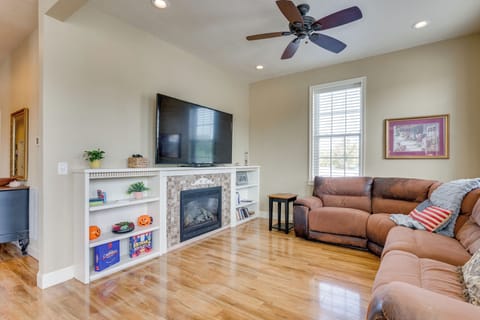 Murphy Vacation Rental | 2BR | 2BA | 1,800 Sq Ft | Stairs Required