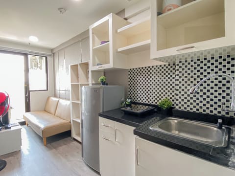 Standard Apartment | Private kitchen | Cookware/dishes/utensils