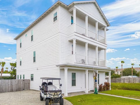 High Tide Palace comes with an LSV and ample parking 