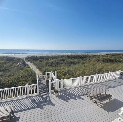 From deck to the beach!