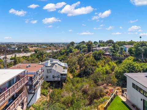 Welcome to your modern San Diego escape with peaceful canyon views. 