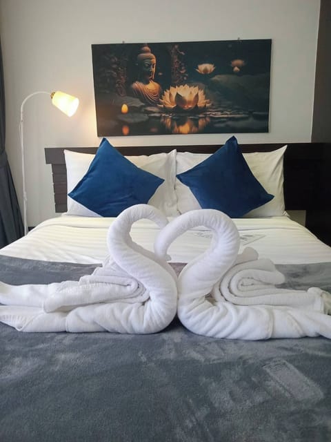 Deluxe Double Room | Minibar, desk, free WiFi, bed sheets