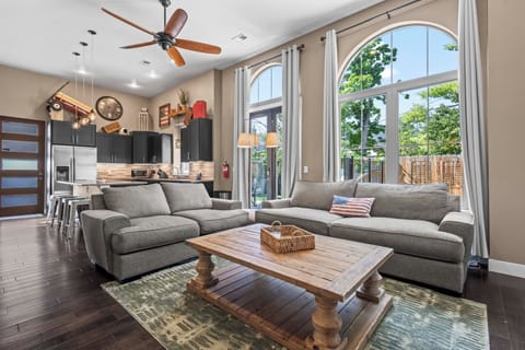 Modern style and natural light define this glass-lined retreat.