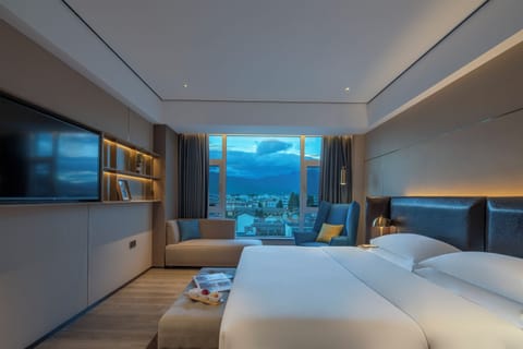 Comfort Suite, City View | Minibar (free items), desk, laptop workspace, soundproofing
