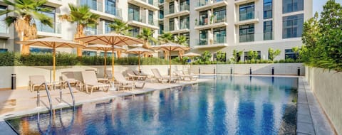 Outdoor pool, pool umbrellas, sun loungers