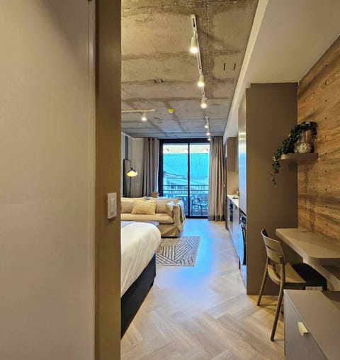 Studio | In-room safe, laptop workspace, iron/ironing board