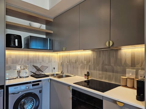 One Bedroom | Private kitchen | Fridge, microwave, oven, coffee/tea maker