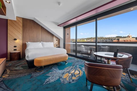 Room, 1 King Bed, Non Smoking (Efficiency) | Free WiFi