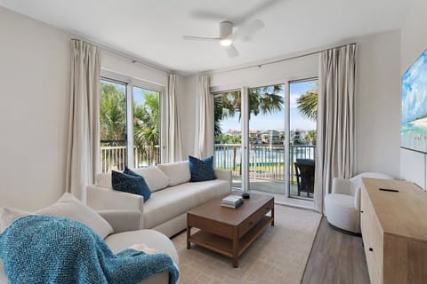 Condo, 3 Bedrooms | Living area | Smart TV, streaming services