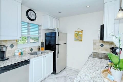 Kitchen - Fully equipped kitchen
