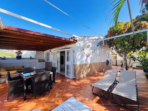 House, 2 Bedrooms, Smoking, Patio | Lounge
