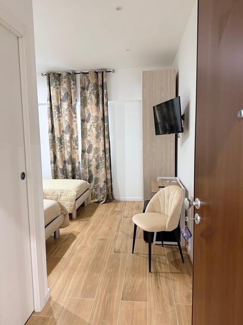 Double Room, 2 Twin Beds | In-room safe, desk, laptop workspace, free WiFi