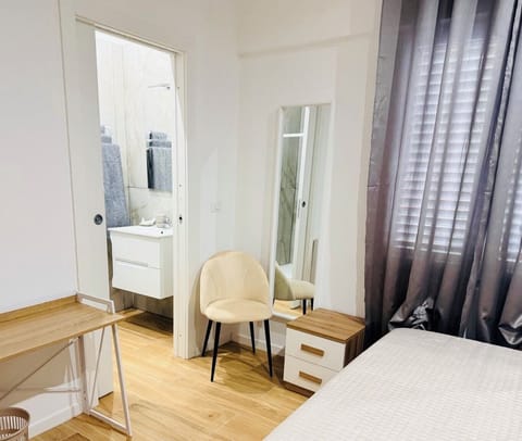 Double Room | In-room safe, desk, laptop workspace, free WiFi