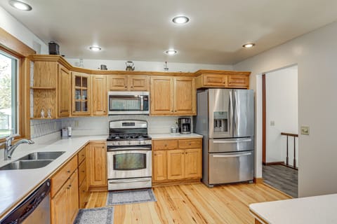 Kitchen | Upper Level | Cooking Basics | Dishwasher | Drip Coffee Maker