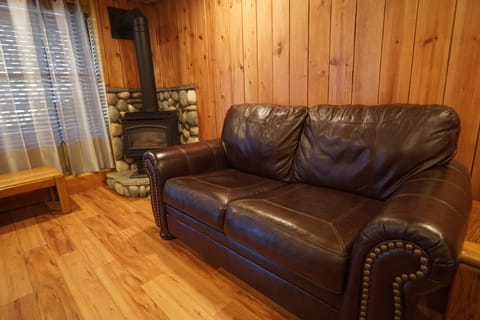 Family Suite, 2 Queen Bed and 2 Single Bed | Desk, laptop workspace, free WiFi, bed sheets