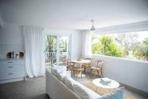 Ocean view living at El Parche - beachside accommodation overlooking Bilinga Beach
