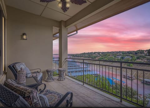 Welcome to Lakeway Village Cove Escape!