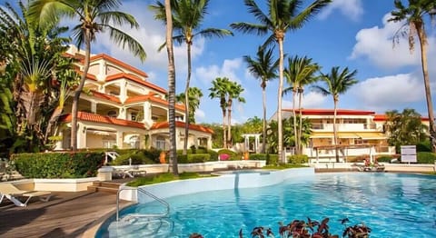 Resort-style pool surrounded by tropical gardens, perfect for a refreshing swim in the Curaçao sunshine.