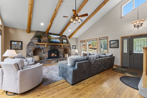 Living room: Wood-burning fireplace (no wood), Smart TV with Roku