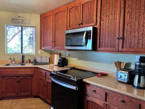 New microwave, oven/stove, air fryer, toaster, and Keurig coffee maker.