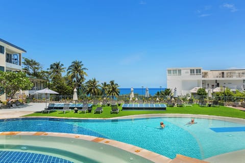 2 outdoor pools