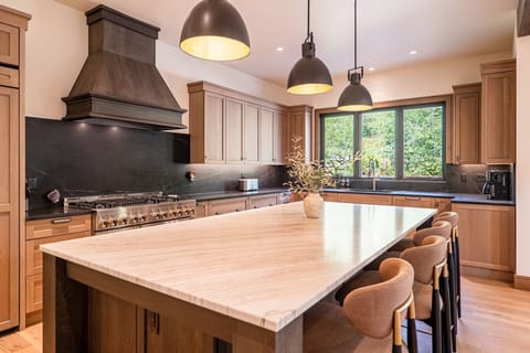 Fully Equipped Modern Kitchen