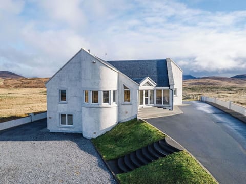 Interior Design, Furniture, Couch, Flooring, Floor, Room, Ceiling, Living Room, Apartment