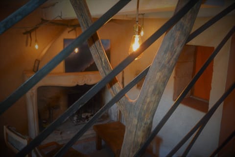 Artisanat et auto-construction donne tout son charme au gîte de l'Atelier de l'Arbre-Lune