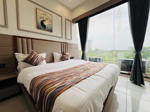 Deluxe Room, City View
