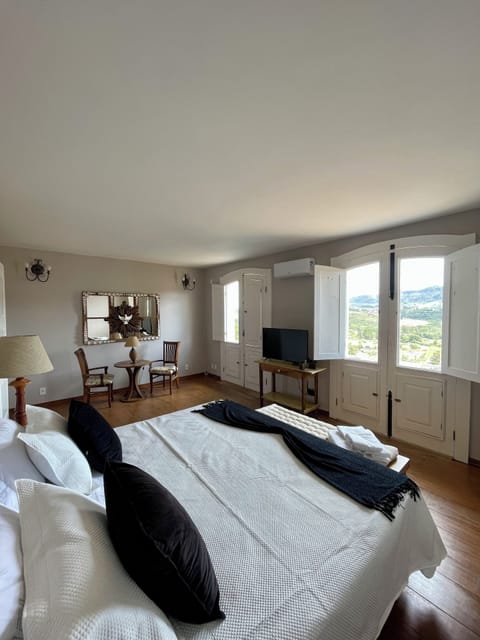 Deluxe Apartment, Mountain View | Free WiFi