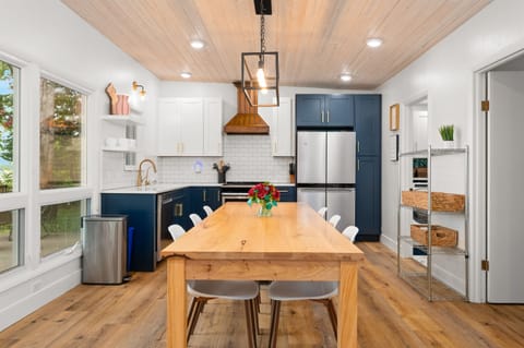 Meals Shared Around the Table