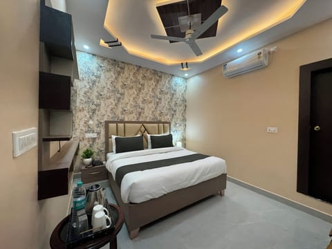 Deluxe Room | Egyptian cotton sheets, premium bedding, down comforters