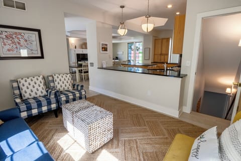 Main Level | Sitting Area |