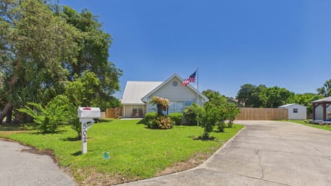 Welcome to "Storywood Beach Cottage 502"