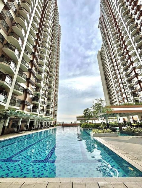 Exercise/lap pool
