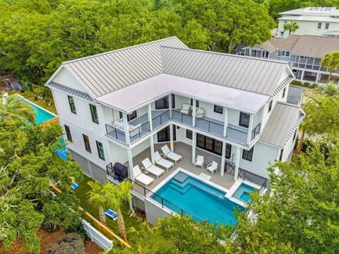 3 Min Walk to Beach, Private Pool, Pickleball, LSV Golf Cart (3211)