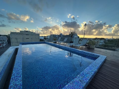 4 outdoor pools