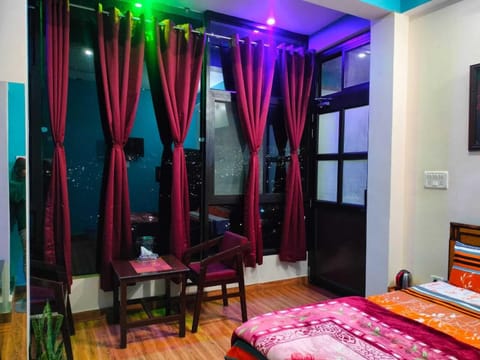 Deluxe Triple Room | Iron/ironing board, free WiFi
