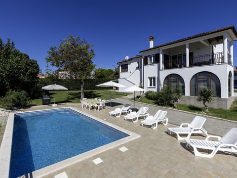 Furniture, Swimming Pool, Resort, Outdoor Furniture, Estate, Chair, Villa, Hotel, Shade, Eco Hotel