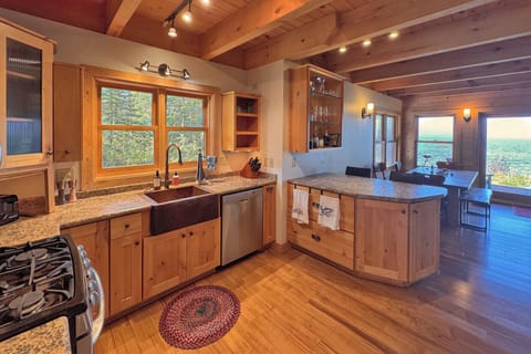 There's also bar seating for two: it's a great spot for a quick cup of coffee, or use it as a sideboard to serve the hungry masses at dinnertime.