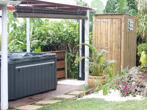 Outdoor spa tub